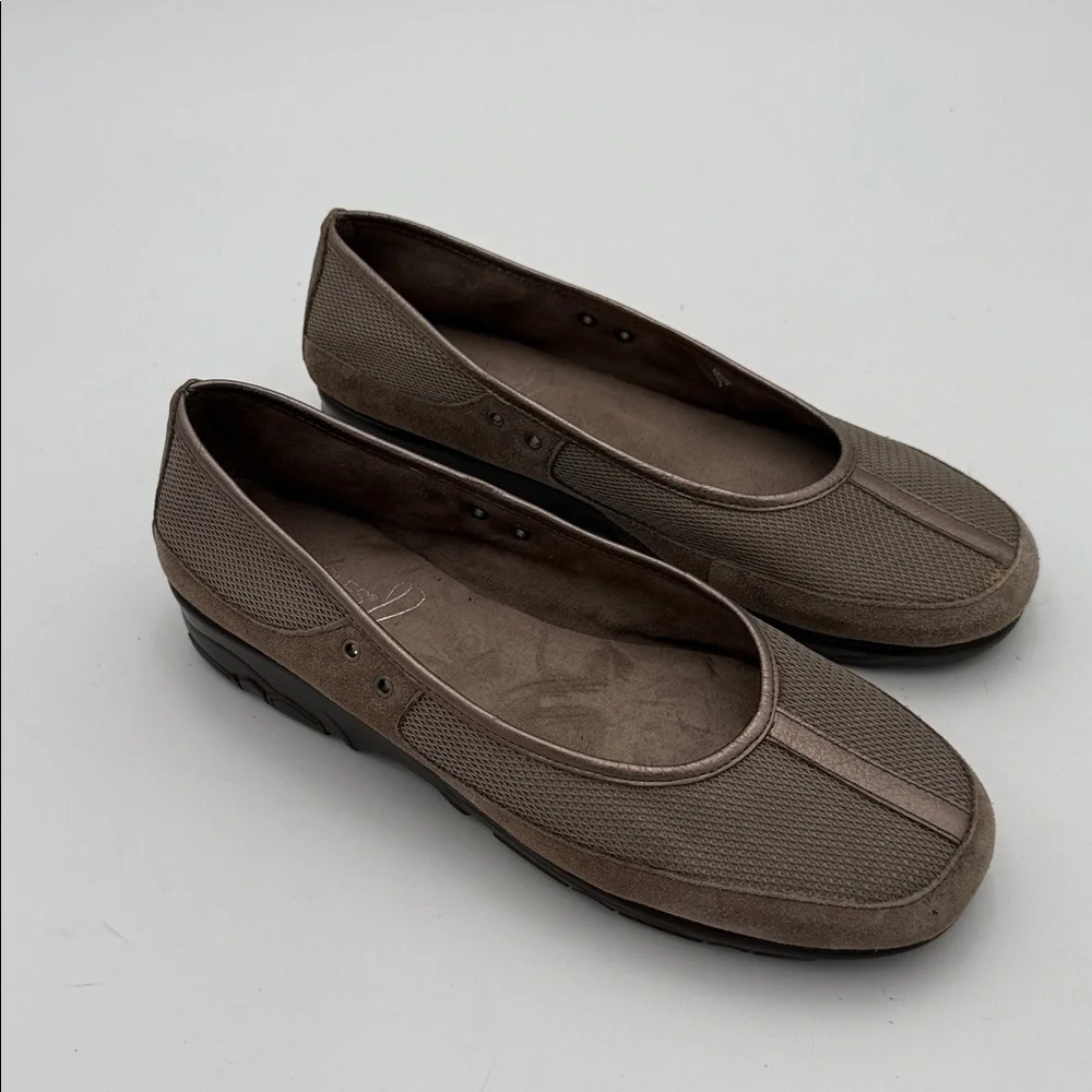 AEROSOLES Taupe Women's wedge shoe women 10 suede textile upper casual office